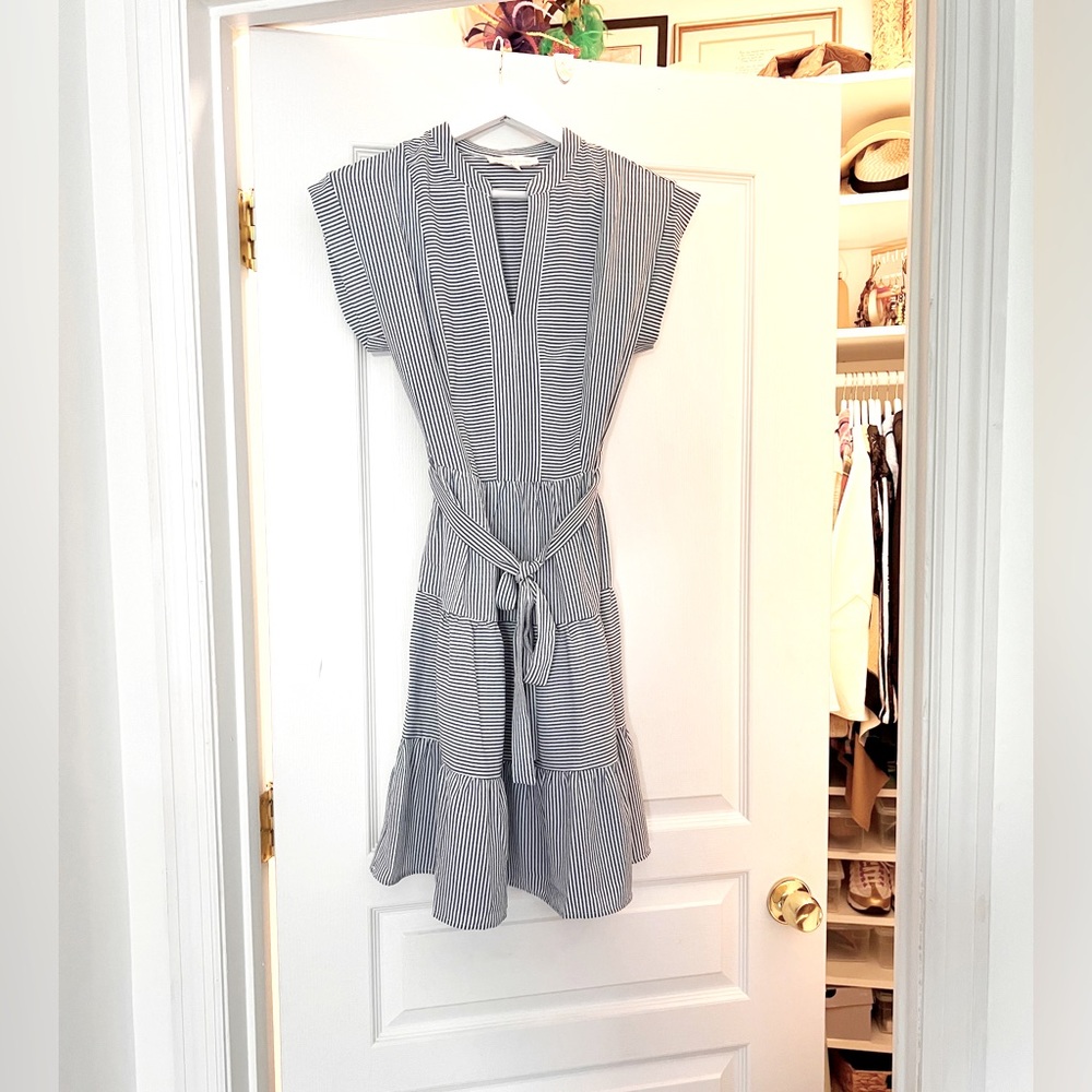 Monteau Los Angeles navy striped dress. No tags but never worn. Pretty flow.